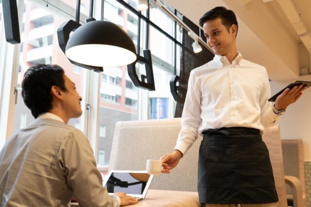 外国人の就労を受け入れるメリットとは？企業側の注意点も解説！