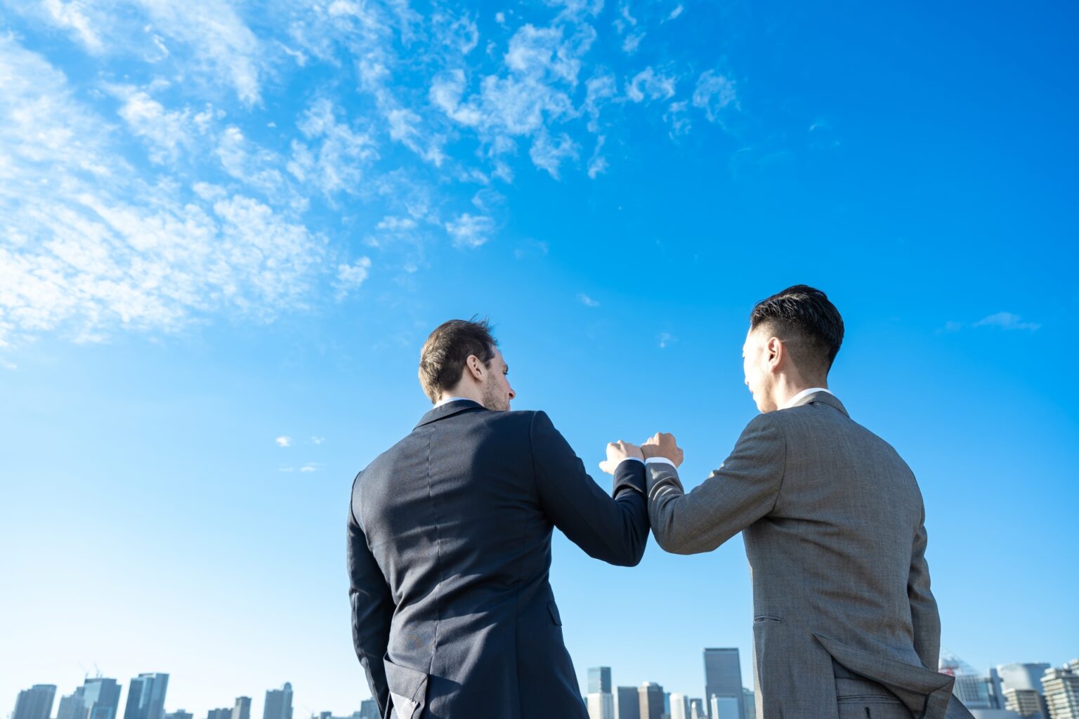 特定技能「自動車運送業」はいつから?外国人ドライバーを受け入れ可能な業種や要件を解説